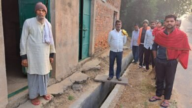Photo of नाली के ऊपर स्लैब की ढलाई नही होने से ग्रामीणों में आक्रोश, प्राक्कलन बोर्ड भी नही लगाया…