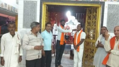 Photo of तीन राज्यों में सरकार बनने पर केसठ भाजपा कार्यकर्ताओं ने एक दूसरे को खिलाई मिठाईयां मिठाइयां