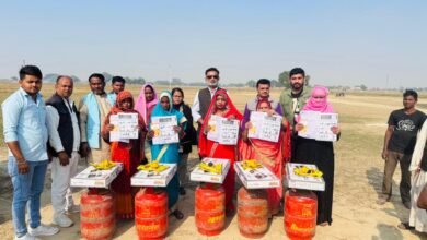 Photo of ड्रोन का उपयोग कर खेतों में खाद एवं कीटनाशक का छिड़काव करने के बताये गये गुर 