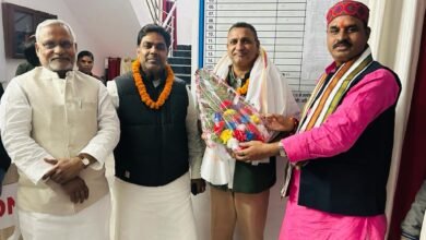 Photo of समीक्षात्मक बैठक के लिए बक्सर पहुंचे औरंगाबाद और रामगढ के विधायकों का महागठबंधन के नेताओं ने किया भव्य स्वागत