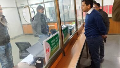 Photo of जिला अवर निबंधक कार्यालय के औचक निरीक्षण मे डीएम ने पाया कर्मियों को अनुपस्थित! 