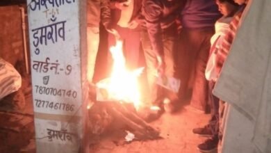 Photo of जिला पदाधिकारी के निर्देश पर जिलामुख्यालय सहित डुमरांव व इटाढ़ी मे जलाये गये अलाव! 