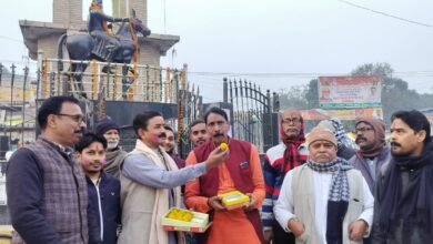 Photo of भाजपा कार्यकर्ताओं ने एक दूसरे को अबीर -गुलाल लगा व लड्डू खिला,  किया खुशी का इजहार!