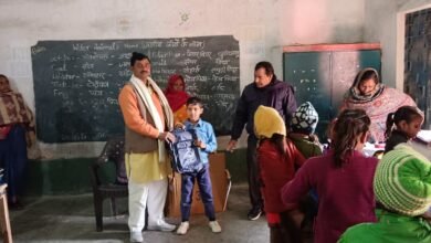 Photo of छात्र छात्राओं के बीच स्कूली बैग का वितरण!