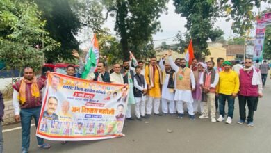 Photo of केंद्र और बिहार की सरकार विधायक तो खरीद सकती है , लेकिन जनता को खरीदने की नहीं है हिम्मत- डाॅ मनोज  ।
