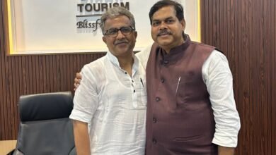 Photo of बक्सर को पर्यटक स्थल के रूप मे विकसित करने को मिथिलेश तिवारी ने मंत्री को सौंपा मांग पत्र ..