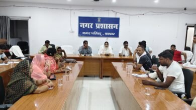 Photo of मुख्य पार्षद कमरून निशा  सफाई मित्रों से काम पर लौटने के लिए की आग्रह ..