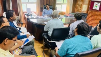 Photo of उर्वरक की कालाबाजारी पर रोक के लिए करें सघन छापेमारी:- डीएम 