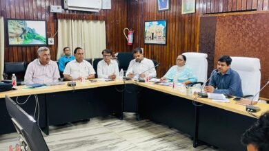Photo of डीएम ने की जिला स्वास्थ्य समिति की मासिक बैठक ..