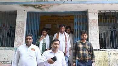 Photo of डीएम के औचक निरीक्षण मे प्रखंड सांख्यिकी पदाधिकारी एवं अंचल अधिकारी मिले अनुपस्थित ..