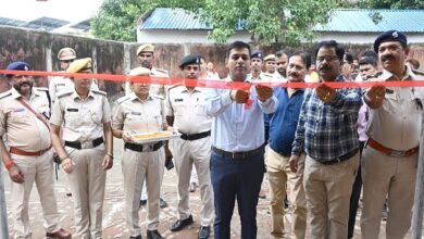 Photo of बंदियों के समस्याओं के निराकरण हेतु डीएम का बंदी दरबार …