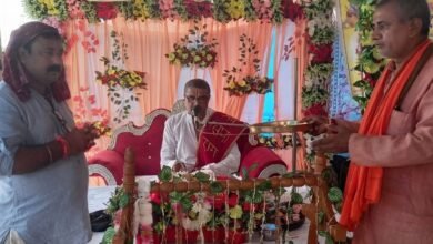 Photo of श्रीमद् भागवत कथा के छठे दिन कृष्ण रुक्मणी के विवाह प्रसंग को सुनकर भाव विभोर हुए श्रोता ..