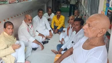 Photo of शोकाकुल परिवार को सांत्वना देने धनसोई पहुंचे पूर्व मंत्री संतोष निराला ..