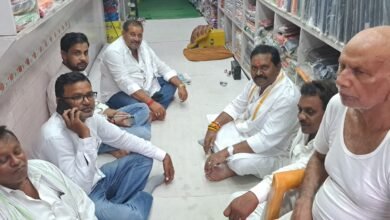 Photo of शोकाकुल परिवार को सांत्वना देने पहुंचे राजपुर विधायक विश्वनाथ राम    