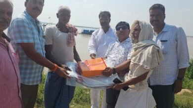 Photo of बाढ प्रभावित गांवों मे रेडक्रॉस ने बांटी राहत सामग्री ! 