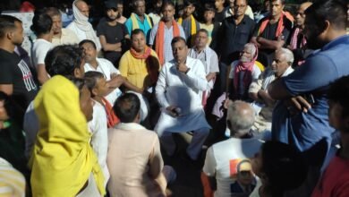 Photo of मातमपुर्सी में सिकठी गांव पहुंचे पूर्व मंत्री निराला ..