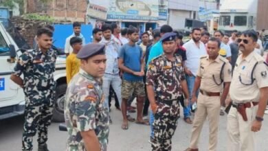 Photo of स्टेशन रोड पेट्रोल पंप के पास दो गुटों मे गोलीबारी … एक को लगी गोली …