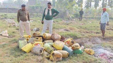 Photo of छापामारी के दौरान महुआ जावा हुआ बरामद, पुलिस ने किया नष्ट 