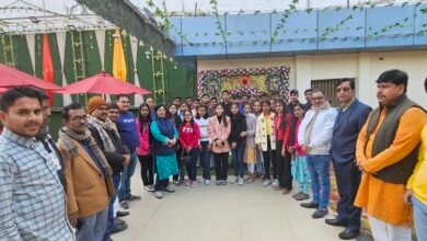 Photo of सोलह सालों चली आ रही परंपरा … इंटरमीडिएट की परीक्षा मे भाग लेने जा रहे राज कोचिंग के विद्यार्थियों ने पुरस्कार के साथ साथ लिया लजीज व्यंजनों का स्वाद…! 