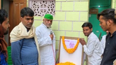 Photo of केसठ नया बाजार में राजद कार्यकर्ताओं ने मनाया कर्पूरी ठाकुर की 101वी जंयती..