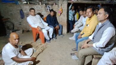 Photo of मृतक के परिजनों से मिल पूर्व मंत्री ने दी सांत्वना 