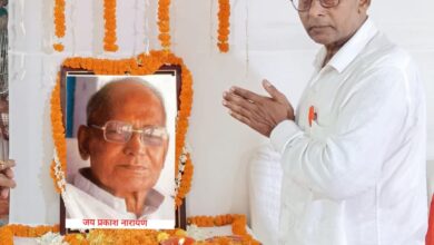 Photo of कायस्थ परिवार बक्सर ने दी दो महान विभूतियों को श्रद्धांजलि..