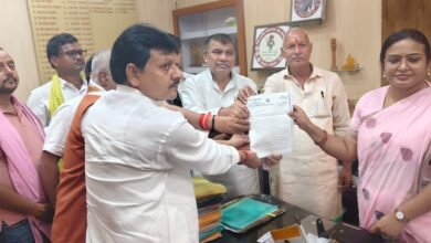 Photo of धान अधिप्राप्ति को लेकर पैक्स एवं व्यापार मंडलों की सात सूत्री मांग, डीएम की अनुपस्थिति में डीडीसी को सौंपा ज्ञापन